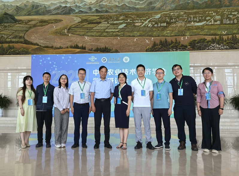 文件名称:公司参会人员合影.jpg原图大小:0.19MB